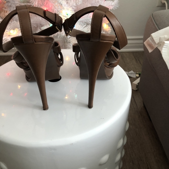 Platforms - Picture 1 of 3